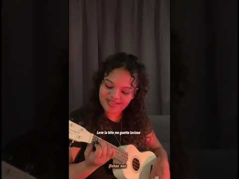 Grand festin pe deroulé bor la mer, dimoune fine entouré…