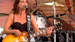 Gretchen Wilson - There&#39;s A Place In The Whiskey (Live at Farm Aid 2009)