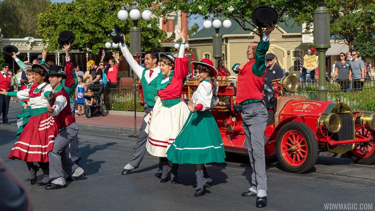 Holly Jolly Trolley Show 2019