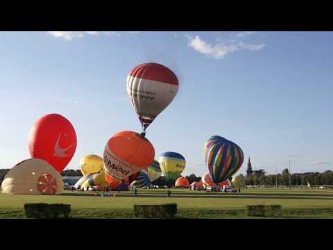 Hot Air Balloon on Fire ! Hot-air-balloon Competition with many Competitors ! Video