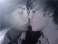 Justin Bieber KISSES A GUY LIKE A GAY ...