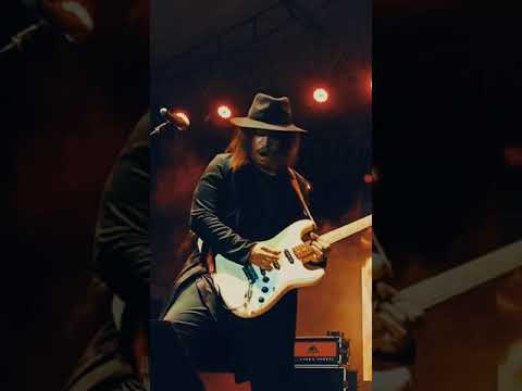 Iman J rocks Solo Gitar #shorts