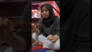 Download lagu Langsung Ambil Buat Prank Teman! Makan di Angkringan Bareng Cewek #storywa #shorts #yogyakarta mp3