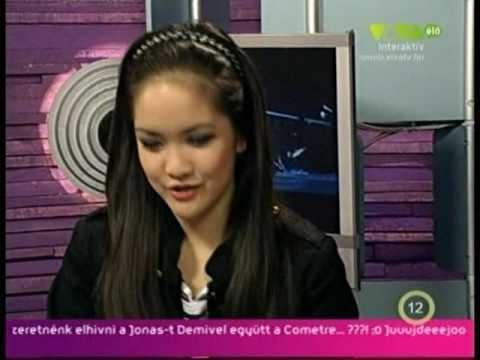 Hien a nyaralásról és a csókolózásról, 2010.03.29., 2/2.