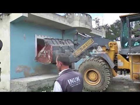 A1 Report - Kundër prishjes së banesës, një familje godet me gurë ndaj INUK