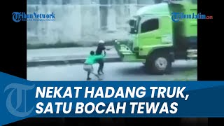 Download lagu DEMI KONTEN HADANG TRUK, Remaja Tewas ditabrak Truk di Gunung Putri Bogor mp3 Download lagu DEMI KONTEN HADANG TRUK, Remaja Tewas ditabrak Truk di Gunung Putri Bogor mp3