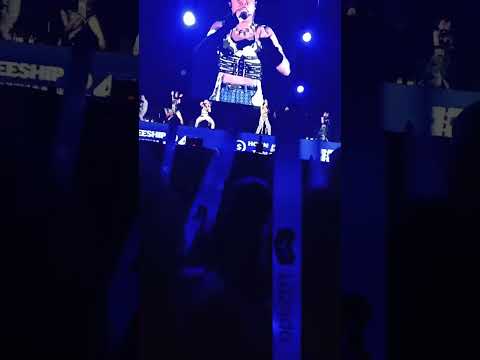 Bo Xì Bo - Hoàng Thùy Linh Live At Lazada Birthday Show 2023