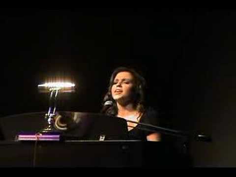 Holly Cormier Sings in Siegel Idol