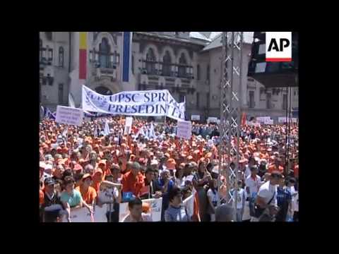 30,000 rally in support of president ahead of impeachment referendum