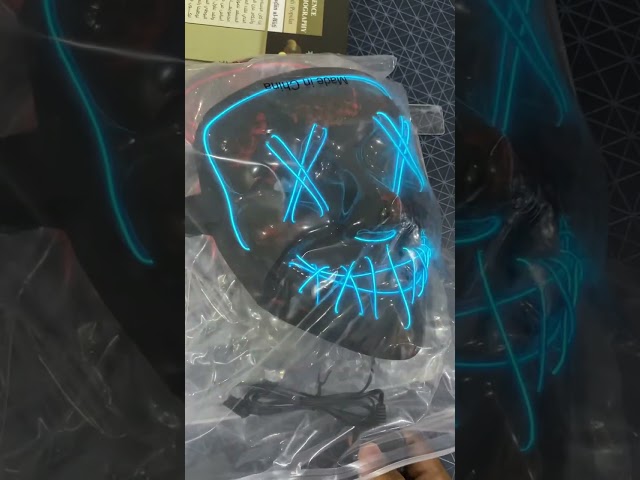 القناع المضيئ ازرق