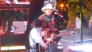 George Strait &amp; Alan Jackson - Amarillo By Morning (Dallas 06.07.14) HD