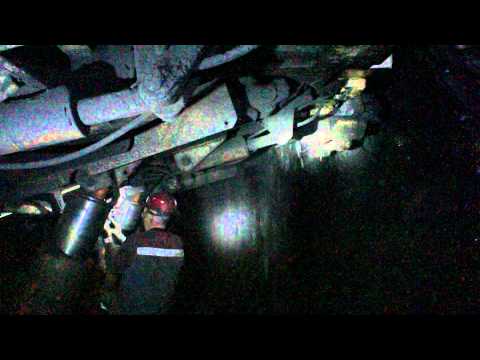 Передвижка секций крепи в лаве