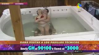 اكاديمي ستار في الحمام 18 ساخن يدخل من الخلف sucking and embrace in the bathroom