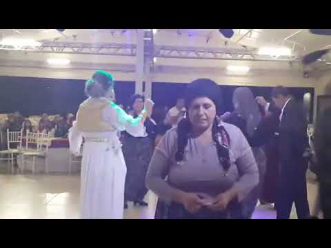 Müzisyen Özlem Ökten AKŞEHİR düğünleri Bermende savaş köyü mahallesinin Buket Arslan kına gecesi