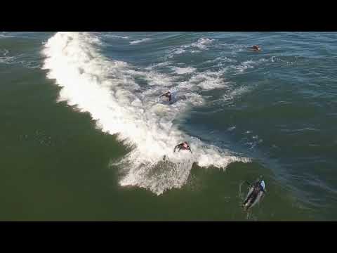 Riprese drone di onde e surfisti a Wildwood