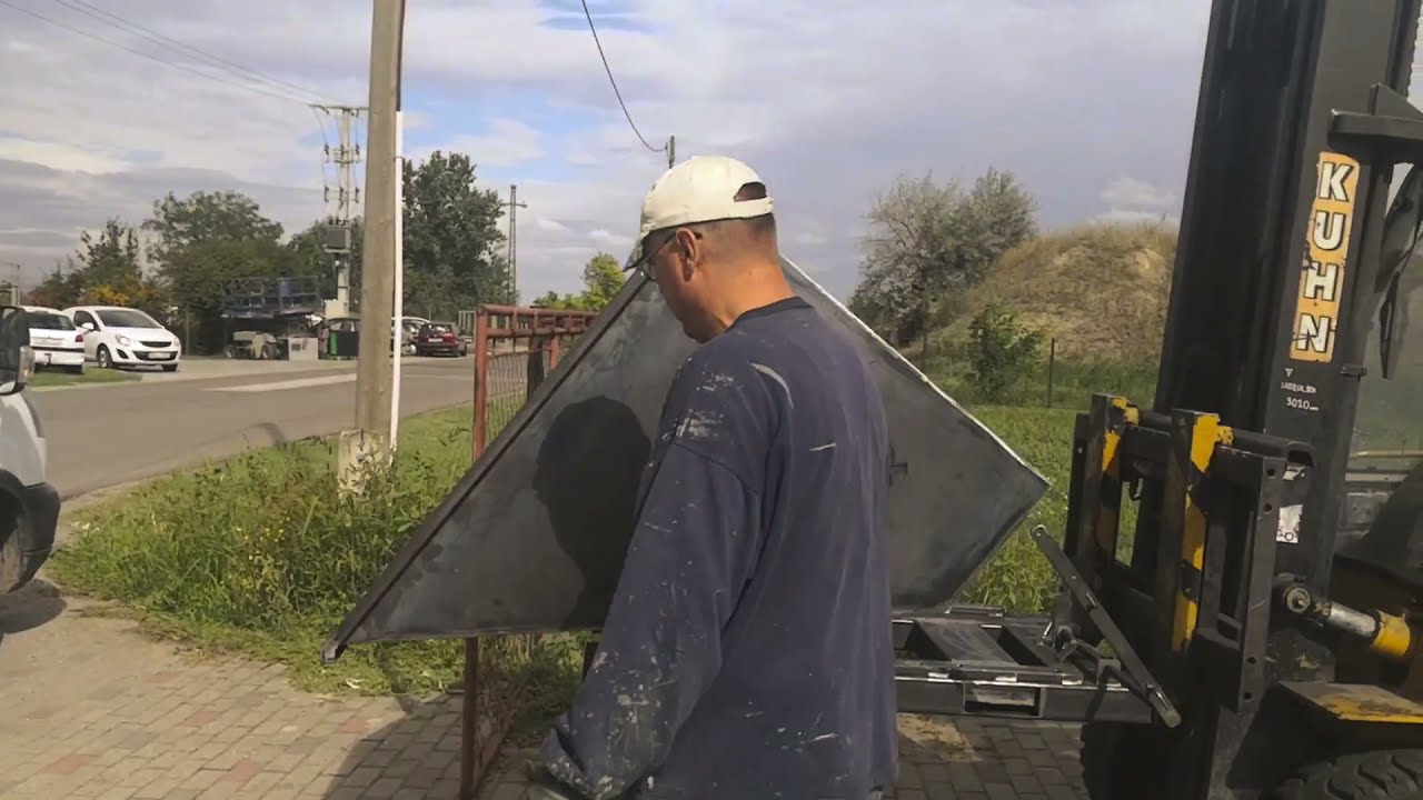 Három oldalra is üríthető billenő konténer