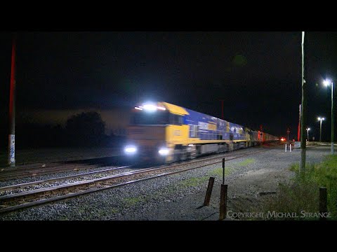 5MA5 Pacific National Container Train At Night (8/8/2024) - PoathTV Australian Trains & Railways