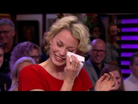 Maartje van de Wetering ontroerd door ouders - RTL LATE NIGHT