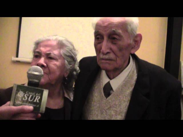 Vídeo relacionado con SHYOSUCCE Caja de Luz LED con 16 Cambios de Color, 4 Modos de Flash, 262 Letras y 85 Emojis, Cartel Luminoso A4 para Boda, Aniversario, Cumpleaños, Fiesta, Alimentado pour USB y Batería (Negro)