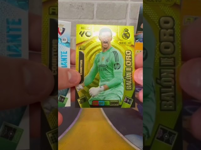 Vídeo relacionado con LEXIBOOK - Reloj Despertador Digital de balón de fútbol con luz Nocturna, repetición de Alarma, Reloj, balón de fútbol Luminoso, Color Negro - RL800FOLXB