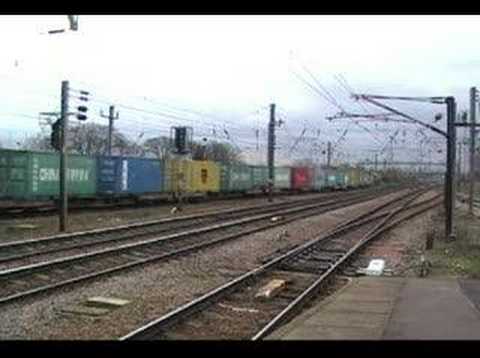 EWS 66037 passing Ally Pally