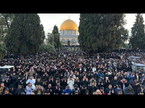 Video Thumbnail: Morning prayers at Jerusalem's Al-Aqsa as Eid starts | AFP