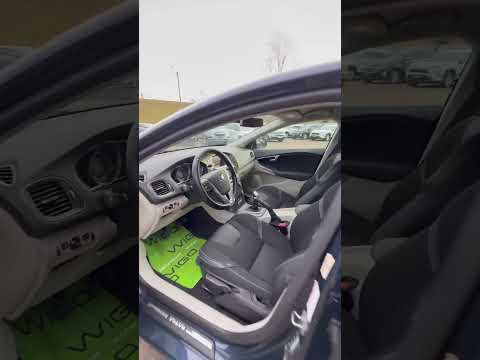 фото volvo v40 ii 0