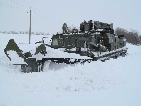 Танк БАТ-2 гребёт снег! BAT-2 tank rowing snow