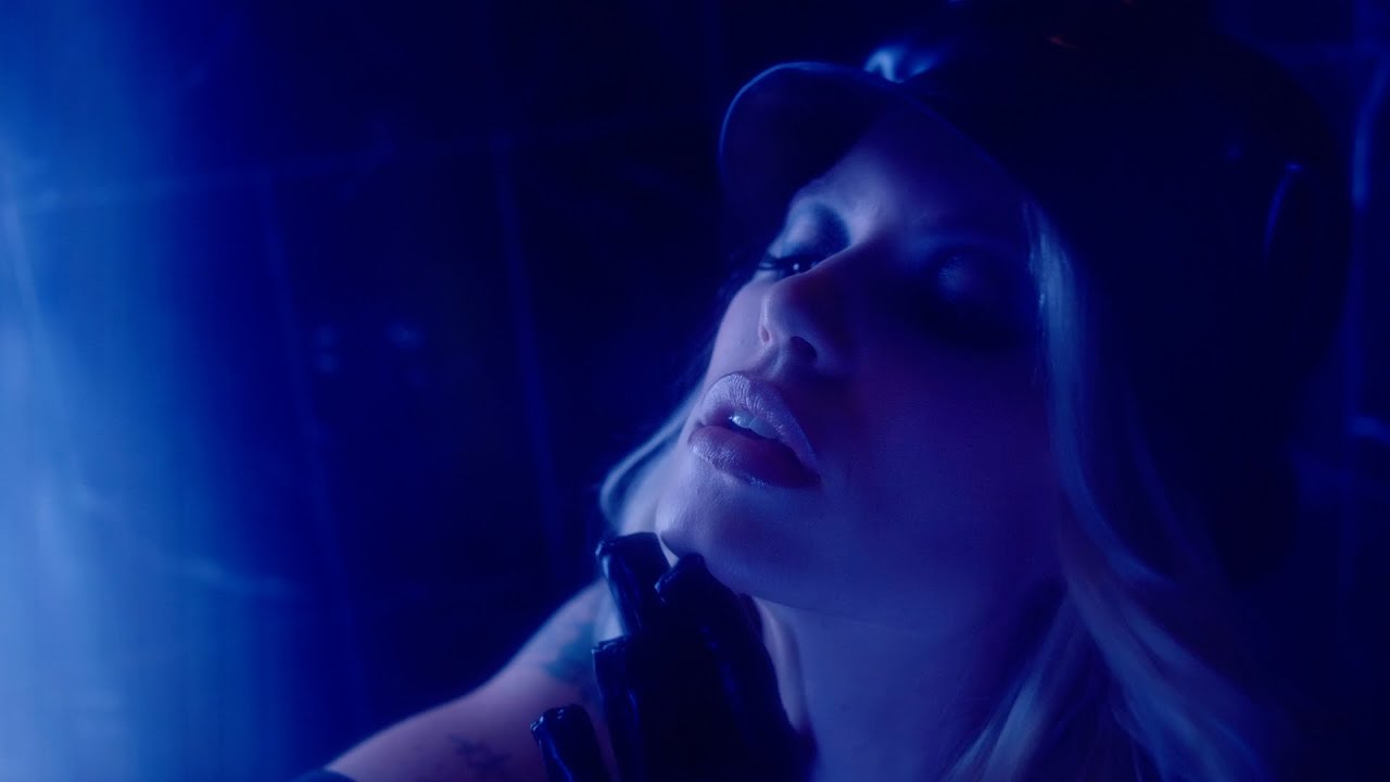 Anabel Englund & MK — Underwater