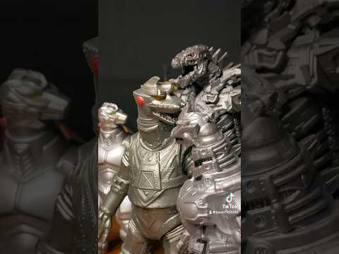The mechagodzilla’s curiosity ￼ #godzilla #monsterfilm #actionfigures #toho