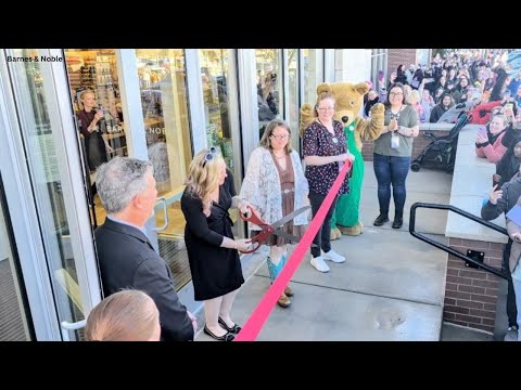 Colorado Springs open newest Barnes and Noble featuring acclaimed author for ribbon cutting