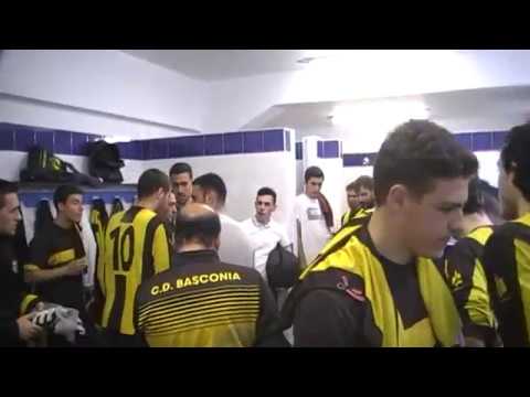 Conjura y grito al comienzo del partido en el vestuario del C.D. Basconia 1ª Regional.   12-05-2019