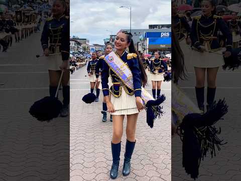 Así se vive un desfile estudiantil en Tena, Ecuador