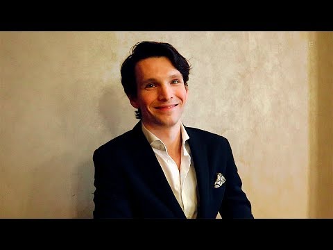 "Ku'damm 59" star Sabin Tambrea in an interview with Mike Powelz ("Golden Camera")