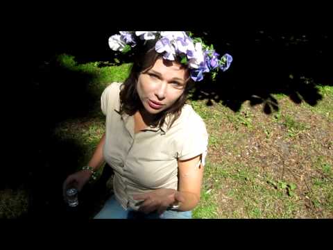 Dominika Peczynski sjunger en snapsvisa för Hanky.se