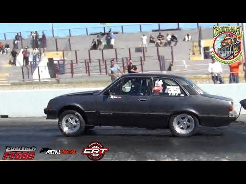 Chevettes da TST derretendo o asfalto da reta do Race Valley!