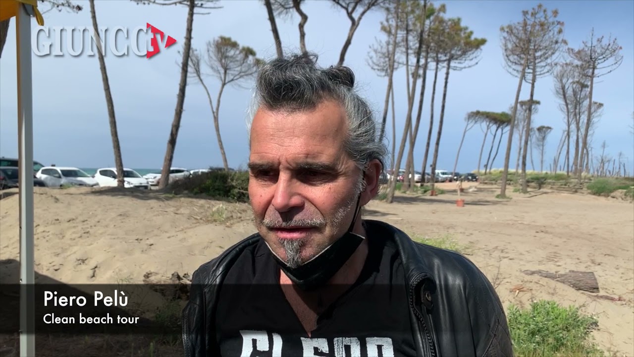 Pelù in Maremma per pulire la spiaggia con il Clean Beach Tour: «Basta usa e getta»