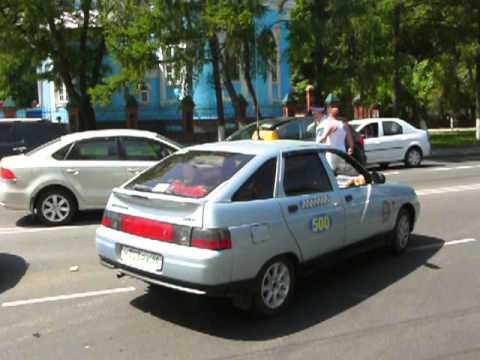 В Курске на Карла Маркса столкнулись две иномарки, образовалась пробка