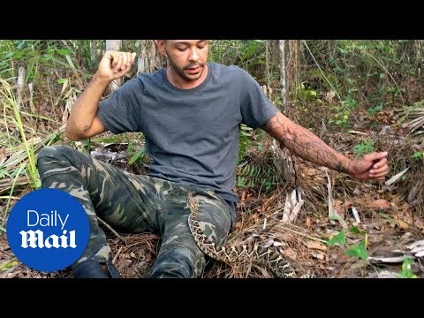 Man tries to escape being bitten by a rattlesnake