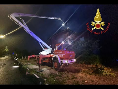 Tempo, danni al centro nord;  Pantelleria, fiamme circoscritte
