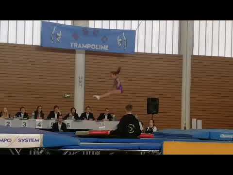 Elise, 1er salto avant en compétition