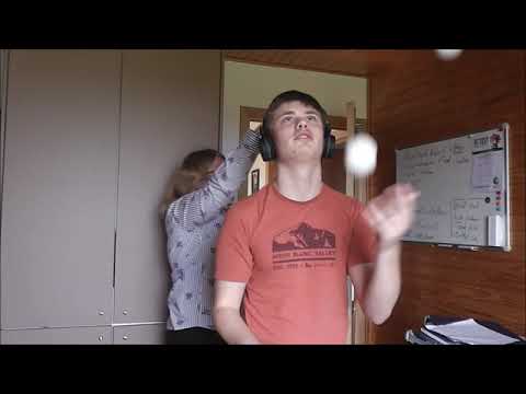 FORMER juggling world record: longest 4 ball juggling (3/04/2020)