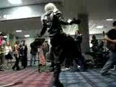 Sephiroth dancing - Ohayocon 2007
