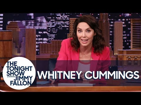 惠特尼-卡明斯與吉米互換位置，暢談 "白痴 "名人和暖心老兵。 (Whitney Cummings Swaps Places with Jimmy to Talk "Idiot" Celebs and Heartwarming Vets)