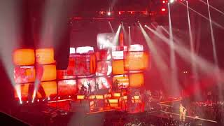 Robbie Williams live Bologna 21 january 2023 begins with Hey Wow Yeah Yeah and Let Me Entertain You