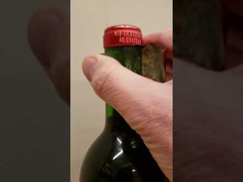 LeDomduVin: Petrus 1966 with a broken cork inside the bottle (inspection) 2/2