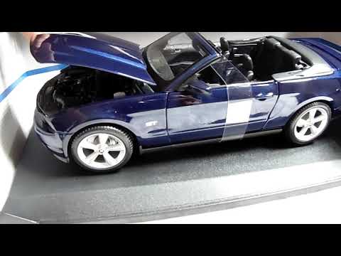 Машина Ford Mustang GT Convertible 2010 г., 1:18, темно-синяя, 31158 / Maisto