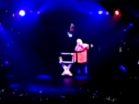 ♦Concert♦Nekfeu♦-Son entré en venant sur la scène