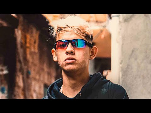 MC Yuri - Fica de 4 Apoia no Muro (Street Vídeo)