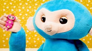 Fingerlings HUGS - Monkey Toys | Playing Videos for Kids | Toy Videos